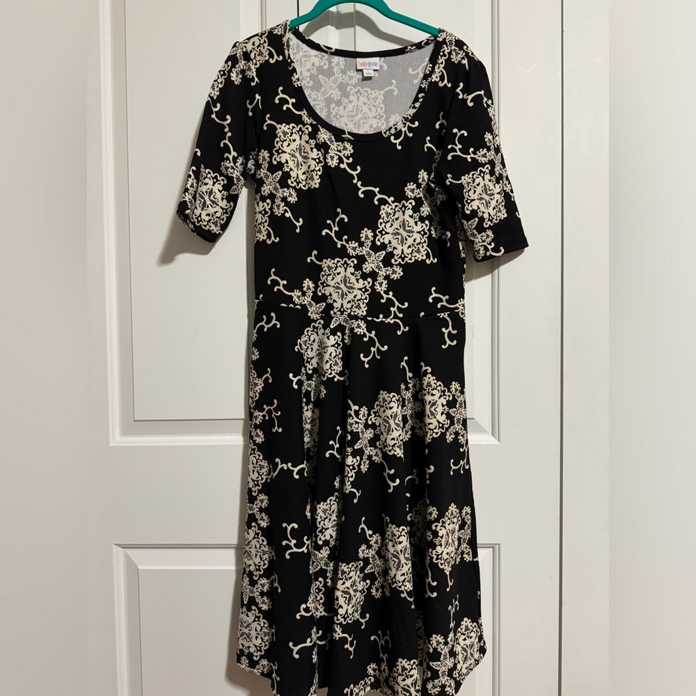 LuLaRoe Nicole dress (Elegant collection).  Size Large.